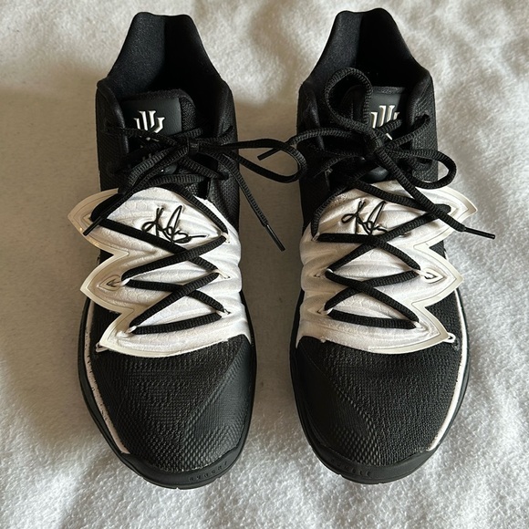 Nike Other - NIKE KYRIE 5 BASKETBALL SHOES TEAM BLACK WHITE SZ 10 MID TOP FLAT HEEL EX. COND.